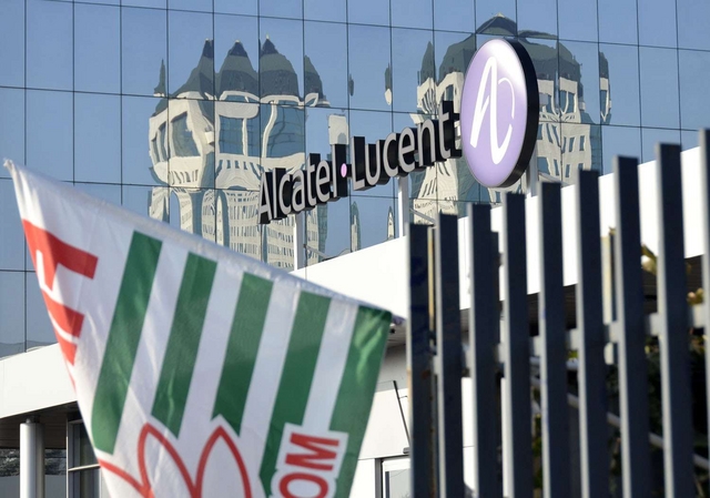 Vimercate, tagli ad Alcatel Lucent «E quando tagliavano i precari?»