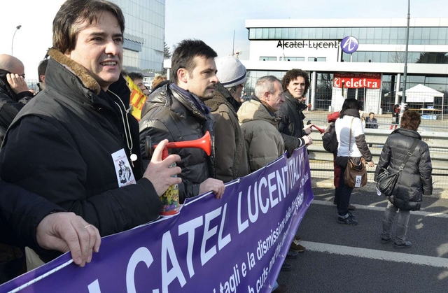 I politici Pd ai lavoratori Alcatel«Abbiamo fatto la nostra parte»