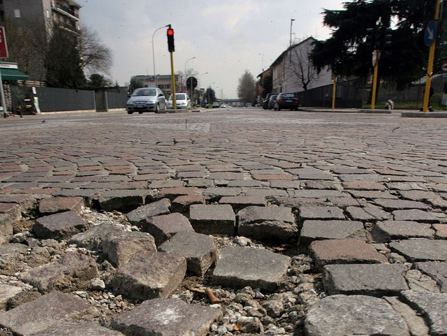 Monza: porfido come proiettiliSi interviene in via San Rocco