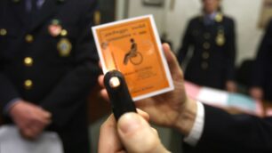 «Clona» il pass di un disabileMonzese denunciata dai vigili