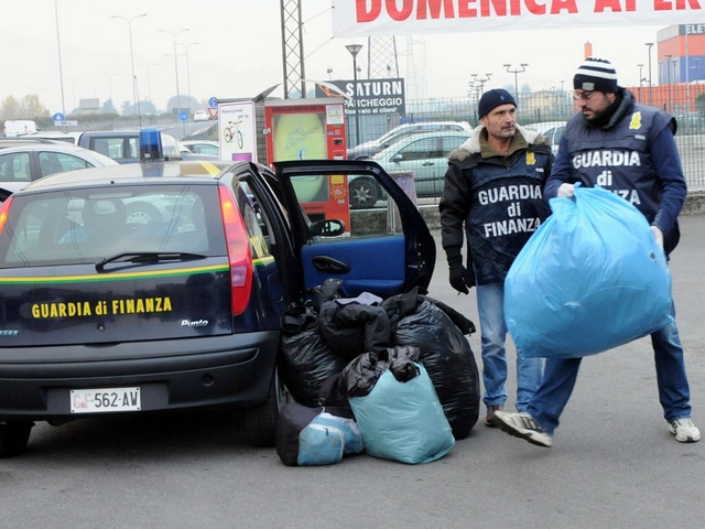 Seregno: i vestiti contraffattiora finiranno alle missioni
