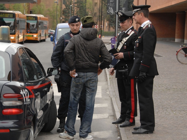 Lissone, carta d’identità falsaper aprire un conto: arrestato