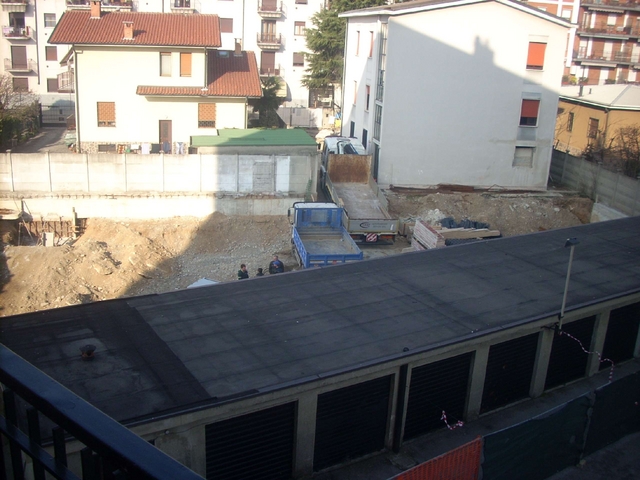 Muggiò, sprofonda il terrenoVia Pio XII, nove box a rischio 