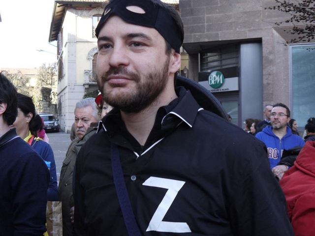 Carnevale ad Arcore e Vimercatecon i politici doc in maschera