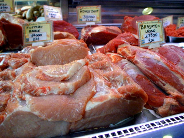 In fuga con un quintale di carneRipulita una macelleria a Cesano