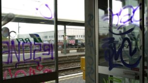 Aggredito alla stazione di ArcorePugni e calci contro un senzatetto