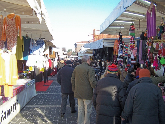 Seregno, allarme borseggiatoriQuattro “colpi” sabato al mercato
