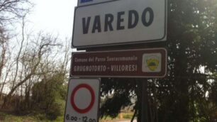 La guerra tra Desio e Varedoper un cartello di divieto d’accesso