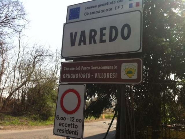 La guerra tra Desio e Varedoper un cartello di divieto d’accesso