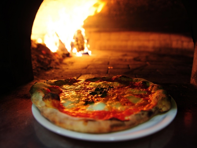Inchiesta: quanto costamangiare la pizza a Monza