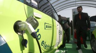 Monza: aperta la prima stazionedi ricarica veloce di auto elettriche