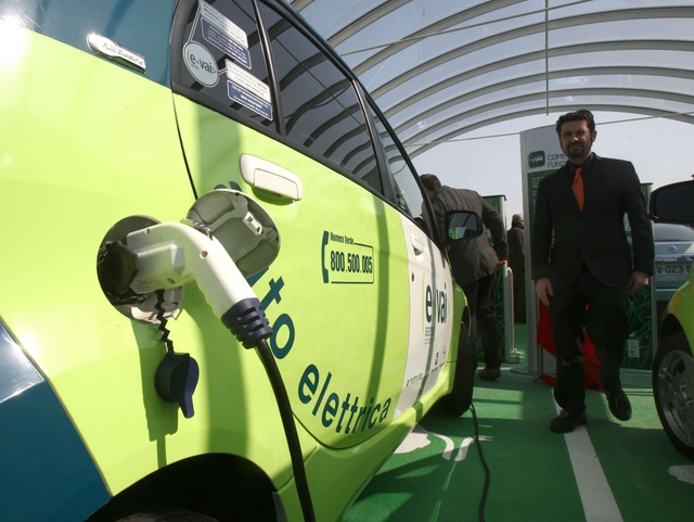 Monza: aperta la prima stazionedi ricarica veloce di auto elettriche