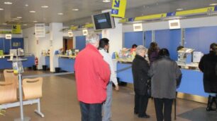 Poste: raccolte di racconti breviper ingannare l’attesa agli sportelli