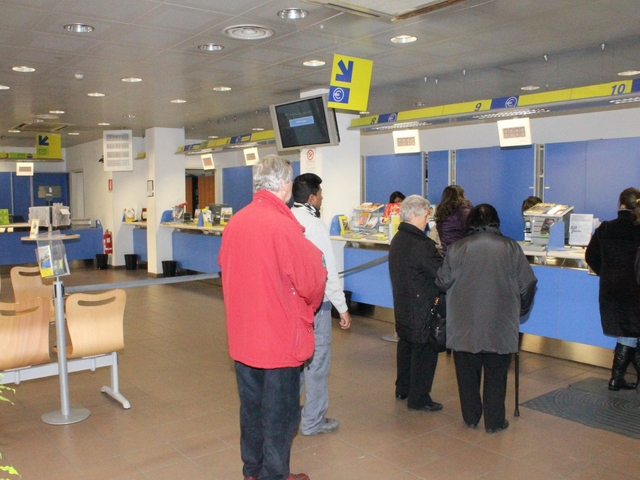 Poste: raccolte di racconti breviper ingannare l’attesa agli sportelli