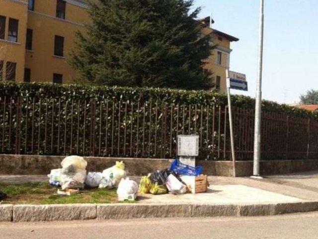 Desio, troppi rifiuti sulle stradeGelsia: non è vero, la città è pulita