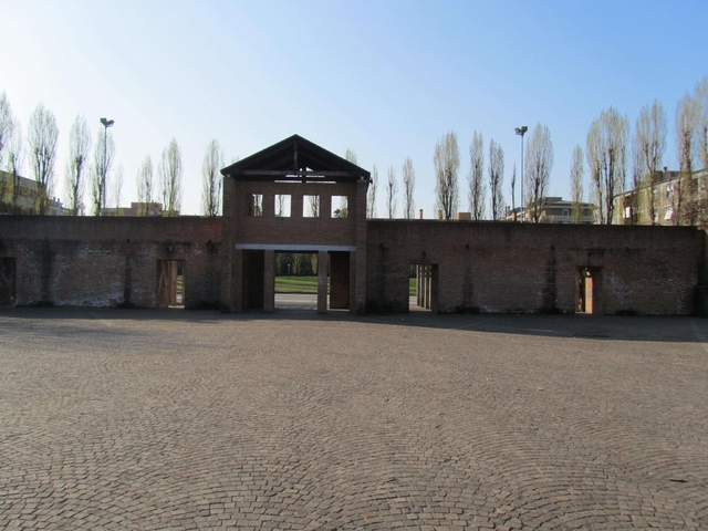 Nova Milanese: piazza Fedeli,comandano writer e vandali