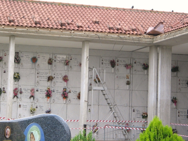 Furti di rame al cimitero di NovaIl Comune fa causa a Ina Assitalia
