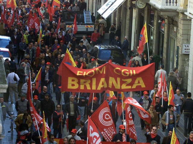 Fim Cisl e Uilm trovano l’accordoTute blu Fiom in piazza a Milano