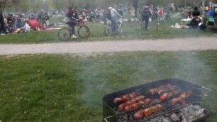 In migliaia al Parco per il picnicLa gita di Pasquetta senza caos