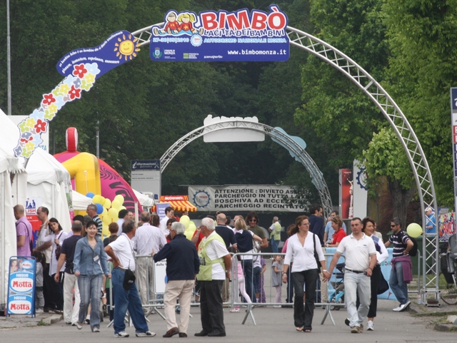 Monza, tira aria di crisiSalta la città dei bambini