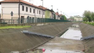Nova Milanese, ubriaco cadenel canale Villoresi in secca