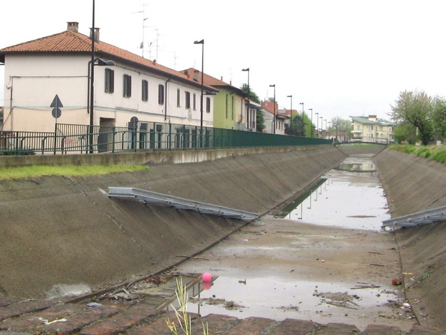 Nova Milanese, ubriaco cadenel canale Villoresi in secca