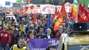 Migliaia in sciopero a VimercateBloccata anche la tangenziale est