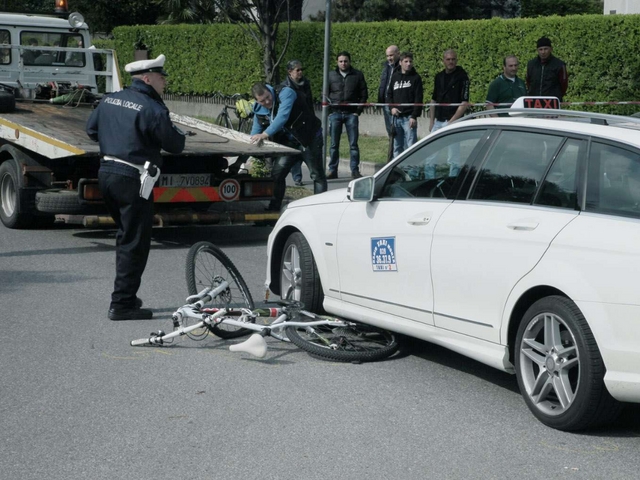 La ciclista morta a SeregnoForse fatale una scivolata