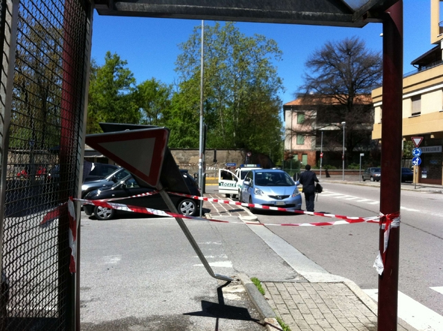 Incidente a catena a VillasantaL’ultima auto finisce sui bambini