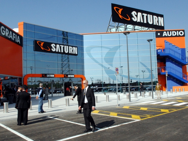 Ruba computer al Saturn:arrestato 72enne seregnese
