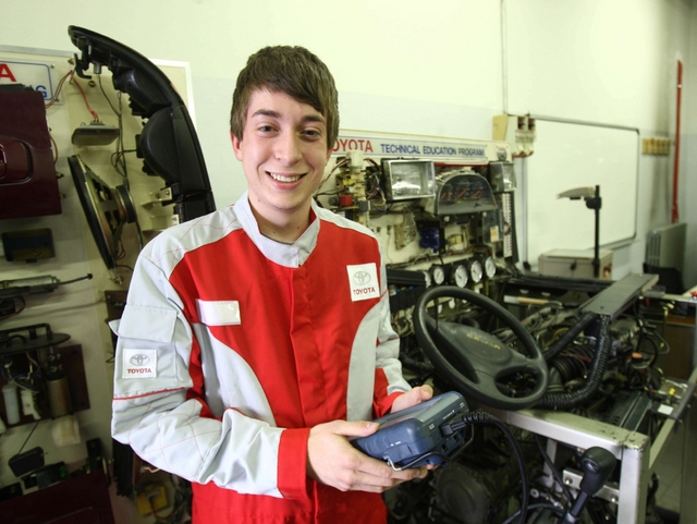 Dennis, lo studente-meccanicoE’ lui il più bravo di tutta Italia