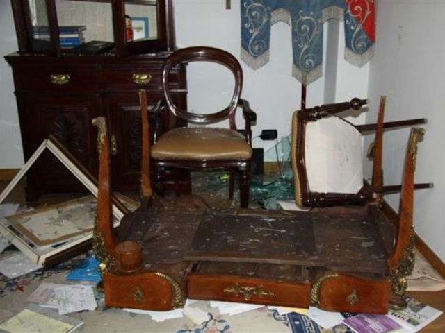 Solaro, sfrattato va dal sindacoe gli devasta l’ufficio: arrestato