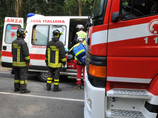 Incidente nella notte, donne feritePerde il controllo e esce di strada