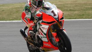 Superbike, a Monza vince SykesGara due ridotta per la pioggia
