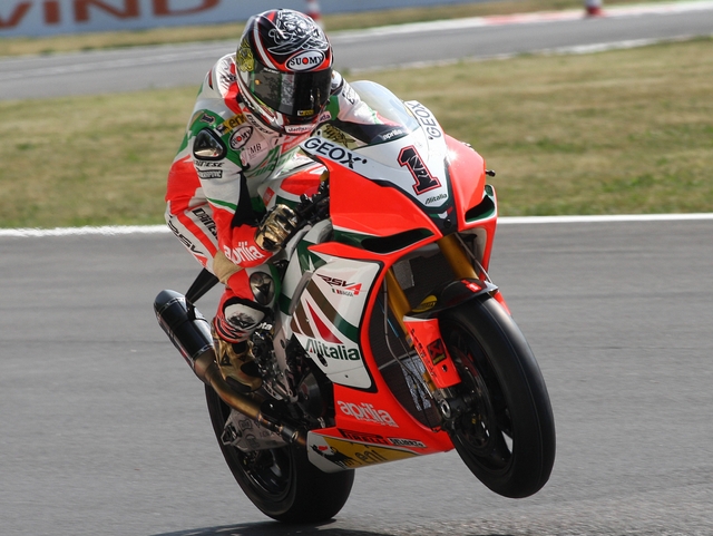 Superbike, a Monza vince SykesGara due ridotta per la pioggia