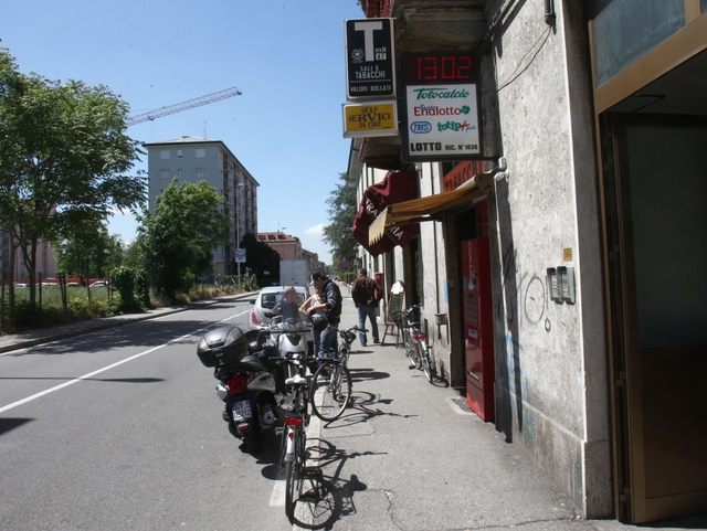Monza, rapina nella tabaccheriaTre clienti, una ha un malore