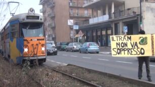 Limbiate, bus al posto del tramFulmine a ciel sereno e proteste