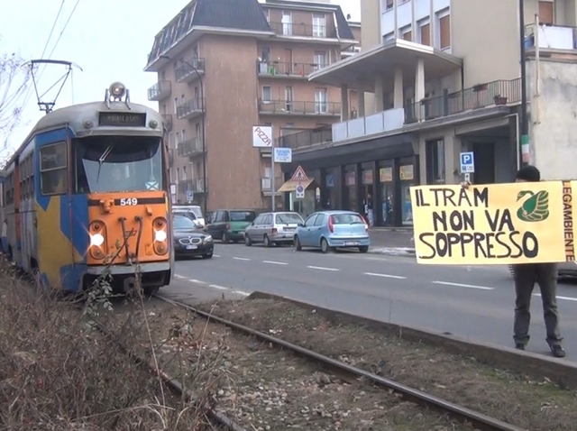 Limbiate, bus al posto del tramFulmine a ciel sereno e proteste