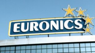 Desio, rubati 11 computerall’Euronics di via Garibaldi
