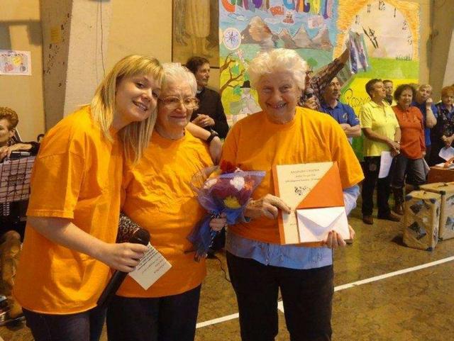 Nonni cantantiin festa a Nembro