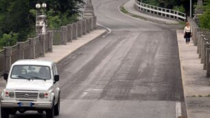 Si toglie la vita 39enne seregnesegettandosi dal Ponte della Vittoria