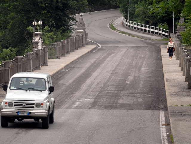 Si toglie la vita 39enne seregnesegettandosi dal Ponte della Vittoria
