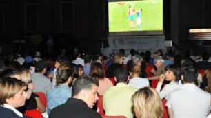 E’ l’ora degli Europei di calcioTifo e partite su schermi maxi
