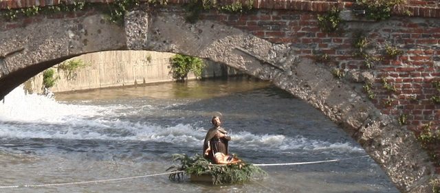 Monza, festa di San GerardoLa statua è tornata nel Lambro
