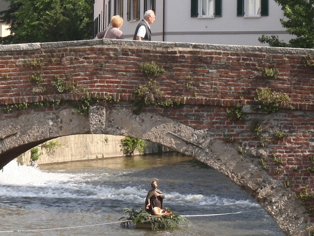 Monza, festa di San GerardoLa statua è tornata nel Lambro