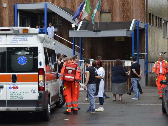 Alcol e droga durante la lezionePer festeggiare la fine della scuola