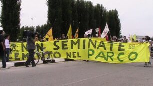 Cesanese su auto rubata, armatodi coltello, minaccia un ambulante