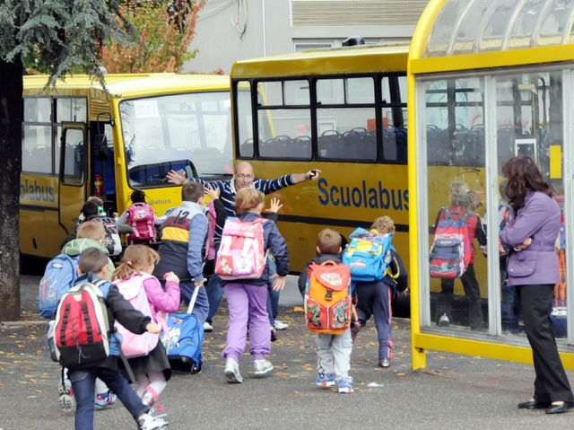 Sovico, petizione dei genitori:<No ai tagli per lo scuolabus>
