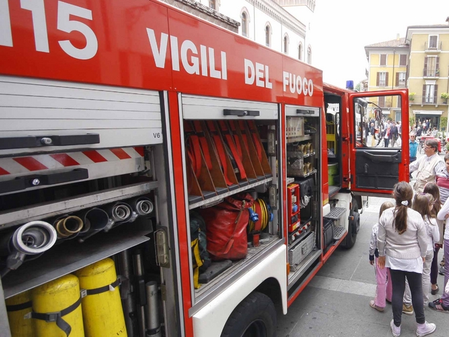 Le chiavi di casa nel box con l’autoCostretti a svegliare i pompieri