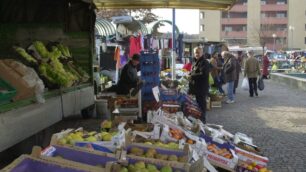 Arcore, merce abusiva al mercatoPolizia locale a caccia del falso
